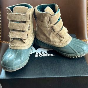 Sorel Waterproof boots brown / dark gray little kids size 12